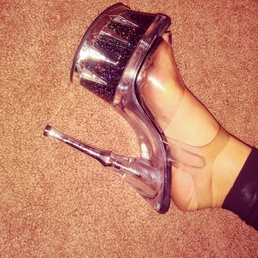 Heels - Picture 2 of 2